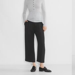 Aritzia The Effortless Pant™ Cropped in regular length size 00 black